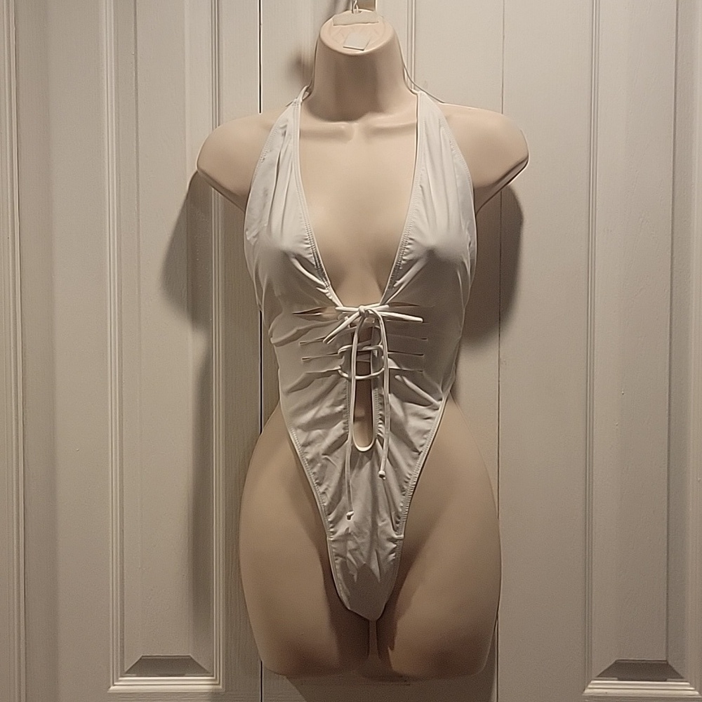 NEW - SHEIN WHITE FULL PIECE BATHING SUIT WITH PANTY LINER INTACT ( sz x-lg)